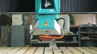เครื่องเลื่อยสะพาน CNC 5 แกน (สีฟ้า)