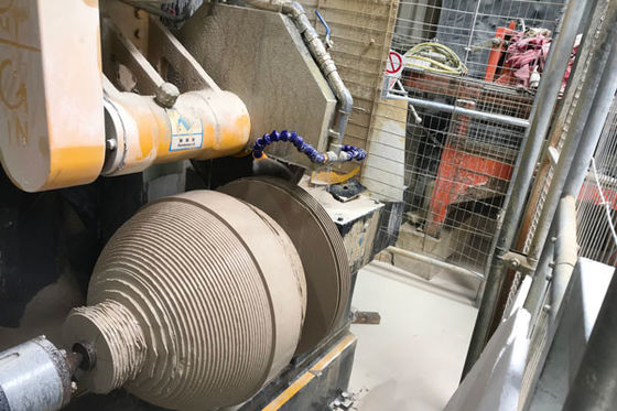 เครื่องตัดคอลัมน์โลหะ 7.5kw มอเตอร์หลักที่มีความจุในการตัดขนาดใหญ่ จําหน่ายพลังงาน AC