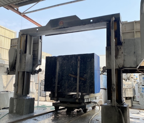 เครื่องบดหิน 1300*2500mm สําหรับการแยกบล็อกและการใช้น้ํา 4m3/h