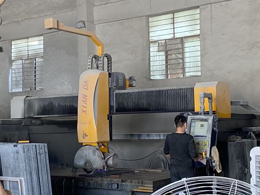 เครื่องตัดสะพาน 5100 กิโลกรัม พร้อมการเคลื่อนไหวโต๊ะอัตโนมัติ