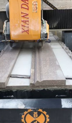 เครื่องตัดเลเซอร์แบบอัตโนมัติขนาดใหญ่ที่มีมุม / ความแม่นยําที่แม่นยํา