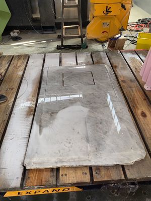 เครื่องตัดหินสล็อบขั้ว 4 แกนความแม่นยําสูง สําหรับแผ่นทรงแฟนและโปรไฟลิ่งขอบทรงพิเศษ