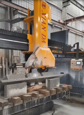 เครื่องตัดหินสี่คอลัมน์