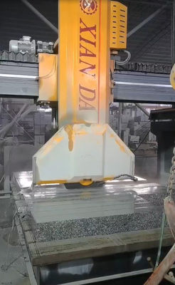 เครื่องตัดหินสี่คอลัมน์