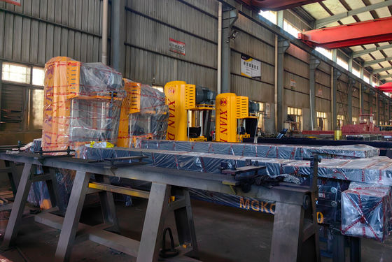 เครื่องตัดหินสี่คอลัมน์