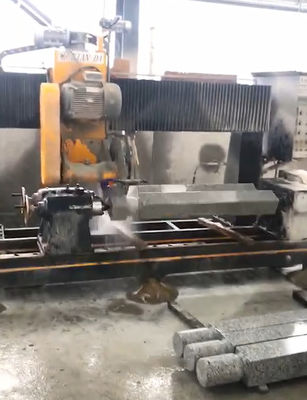 PLC / CNC โครงสร้างเรียบง่าย สอง PC Baluster เครื่องตัดคอลัมน์