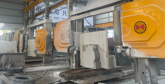 เครื่องตัดสายเพชร CNC 5 แกน มีโต๊ะทํางานหมุน 360 ° สําหรับรูปร่าง 3 มิติ