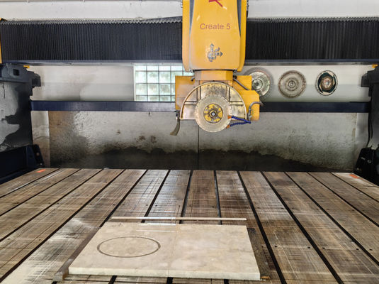 เครื่องตัดสายพานอัตโนมัติ 5 แกน สําหรับการตัดโปรไฟลแกรนิต