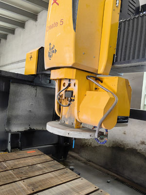 เครื่องตัดสายพานอัตโนมัติ 5 แกน สําหรับการตัดโปรไฟลแกรนิต