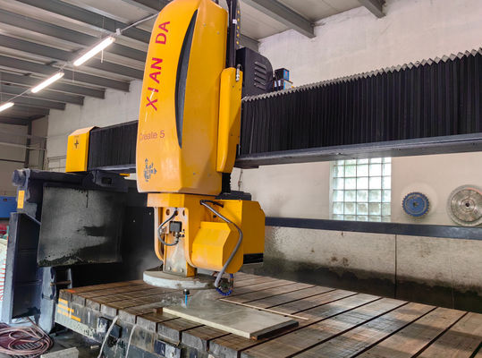 5 Axis เครื่องตัดสะพานสําหรับเส้นทรงเฉพาะเจาะจง รูปแบบพัดลม แผ่นล้าง ถังและรูปทรงพิเศษ