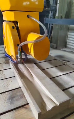 5 Axis Bridge Saw Cutting Machine กับการเคลื่อนไหวโต๊ะอัตโนมัติ แอคไฟฟ้าและพลังงานหลัก 15kw