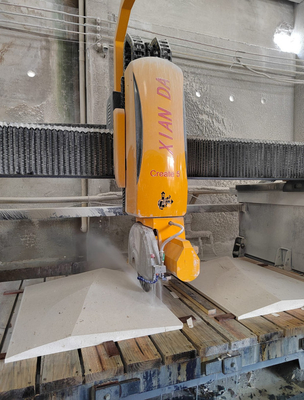 Xianda แบรนด์ อิตาลี ระบบ 5 แกน CNC Bridge Saw อัตโนมัติ มาร์บอร์ กรานิต ควาร์ตซ์ สล็อบ เครื่องจักรบดเครื่องจักรครัว อ่างล้างโต๊ะทําเครื่องตัดหิน ราคาโรงงาน