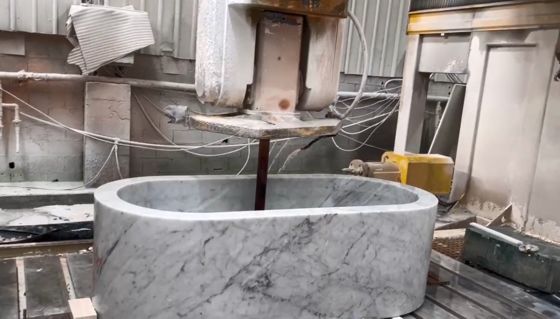 เราเตอร์ CNC 5 แกนพร้อมแกนหมุน BT40 ขนาด 20 kW การควบคุมพร้อมกัน 5 แกนที่แท้จริงและการออกแบบโต๊ะไฮบริดเพื่อการตัดหินที่แม่นยำ
