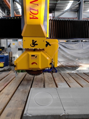 4 แกน CNC Bridge Saw Cutter Machine สําหรับการตัด Milling การเจาะ การประมวลผลหิน Granite มาร์บูล Quartz ห้องครัว Countertop Slab Tile Sink Cutout