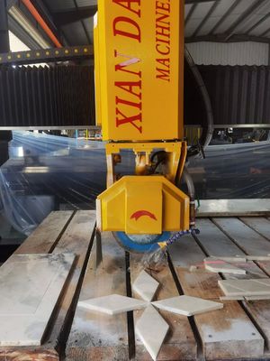 เครื่องตัดสะพานบล็อกกลางอินฟราเรดพร้อมโต๊ะทำงานขนาด 3200*2000 มม. เอียงได้ 0-85° และหมุนได้ 0-90° สำหรับหินแกรนิตและหินอ่อน