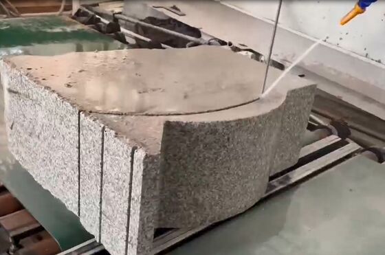 เครื่องเลื่อยลวด CNC แนวตั้งสำหรับขอบทางโค้ง