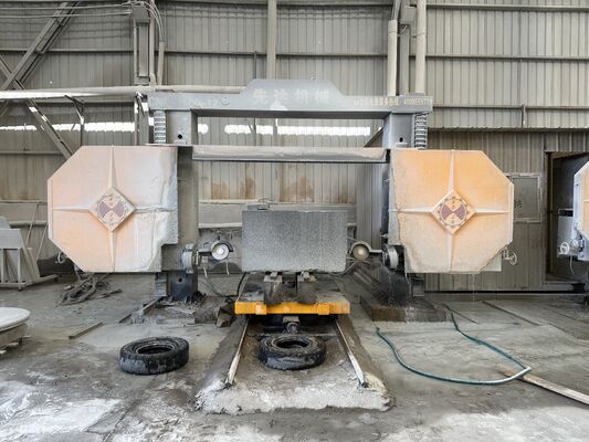 เครื่องเจาะสายเพชร CNC 4 แกนขนาดเล็กสําหรับการทําโปรไฟลเมอร์บรานิต - เครื่องตัดหินขนาดเล็กที่มีใบรับรอง CE