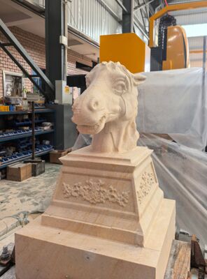 เครื่องตัดหิน CNC หุ่นยนต์ 6 แกน พร้อมการควบคุมแบบสับสนและสปินด์ BT40 สําหรับการฉลากขนาดใหญ่สูงถึง 3100 มม.