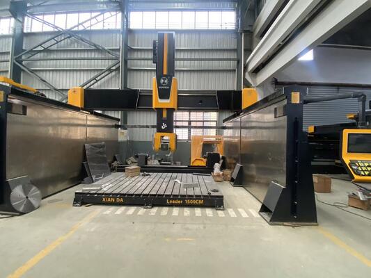 เราเตอร์ CNC 5 แกนพร้อมแกนหมุน BT40 ขนาด 20 kW การควบคุมพร้อมกัน 5 แกนที่แท้จริงและการออกแบบโต๊ะไฮบริดเพื่อการตัดหินที่แม่นยำ
