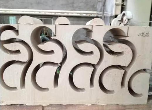 เครื่องเลื่อยสายเพชร CNC ความแม่นยำสูง XIANDA CNC-2500SA พร้อมความจุโหลด 20 ตัน และโต๊ะหมุนเซอร์โว 360 องศาสำหรับการตัดแต่งหิน
