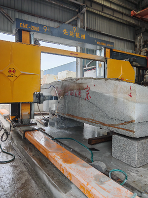 เครื่องเลื่อยลวด CNC แบบเคลื่อนที่ได้พร้อมสี่ล้อสำหรับตัดบล็อกหินขนาดใหญ่ 3500 × 3500 × 2200 มม.