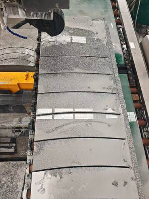 เครื่องเลื่อยสายเพชรอัตโนมัติแนวตั้ง CNC สำหรับแปรรูปหินแกรนิตและหินอ่อน