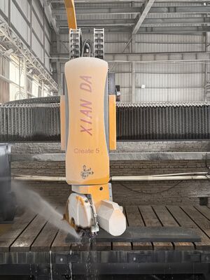 เครื่องตัดเลื่อยสะพาน CNC 5 แกน มีใบหมุน 360 ° สําหรับการแปรรูปหิน 3200x2000 มม