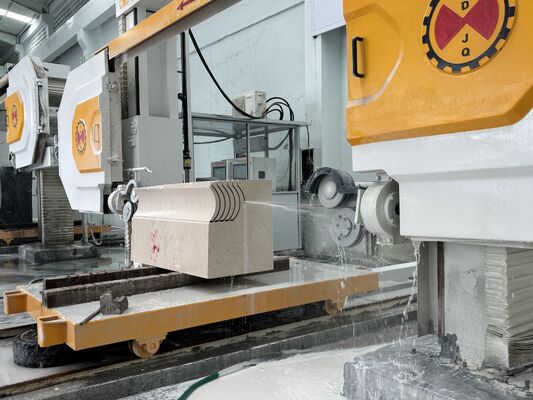 เครื่องเจาะสายเพชร CNC มีโต๊ะหมุน 360 องศาและสปินด์ 15KW สําหรับการตัดแม่นยําสูง