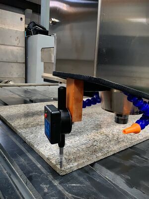 เครื่องแกะหิน CNC ที่ใช้ไฟฟ้า ด้วยความแม่นยํา 0.02 มิลลิเมตร และความเร็วอากาศ 15 เมตร/นาที สําหรับหินแผ่นผนังที่สัมผัสได้