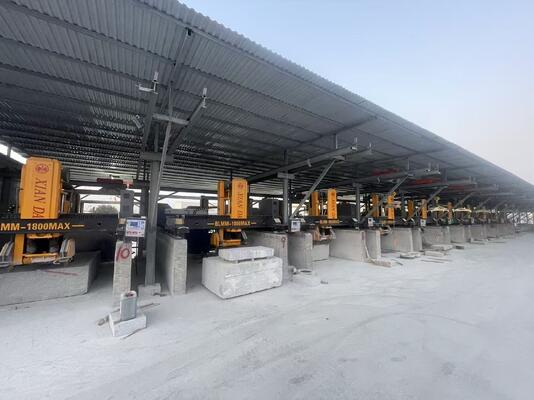 เครื่องจักร CNC สำหรับงานกัดและตัดขอบแบบเส้นตรงรุ่น BLMM-1800MAX-A สำหรับงานหนัก พร้อมระบบควบคุม CNC ความแม่นยำสูง และฟังก์ชันการกัดและการตัดขอบแบบคู่