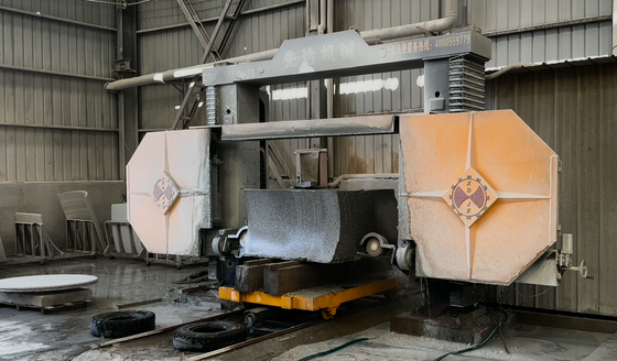 XIAN DA DTWS-1500/2000 เครื่องเลื่อยลวดเพชรตัดขึ้นรูป CNC สำหรับตัดส่วนโค้งหินอ่อนและหินแกรนิต โต๊ะทำงานหมุนได้ 0-360°