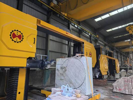 เครื่องเจาะสายเพชร CNC ด้วยหมุน 11KW และเครื่องลดความละเอียดสูงและมอเตอร์เซอร์โวสําหรับตัดหิน 2500 * 3000 * 1500 มม