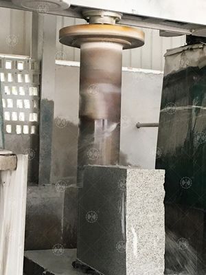 เครื่องตัดหินโครงสำหรับตั้งสิ่งของสี่กระบอกสำหรับแผ่นพื้นหินแกรนิต