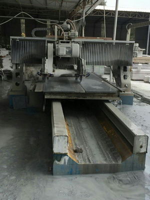 PLC CNC Gantry Type เครื่องตัดโปรไฟล์หินทินเนอร์เชิงเส้น 600mm
